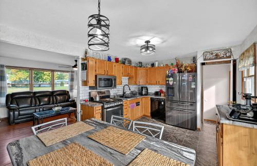 Cozy Retreat with Hot Tub in Peaceful Goshen home - Foto 4