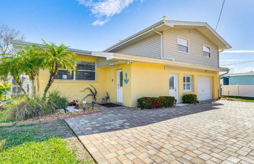 Spacious Canalfront Home with Pool about half Mi to Beach - Foto 32