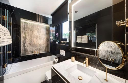 Posh Residence Luxury Suites - Photo 47