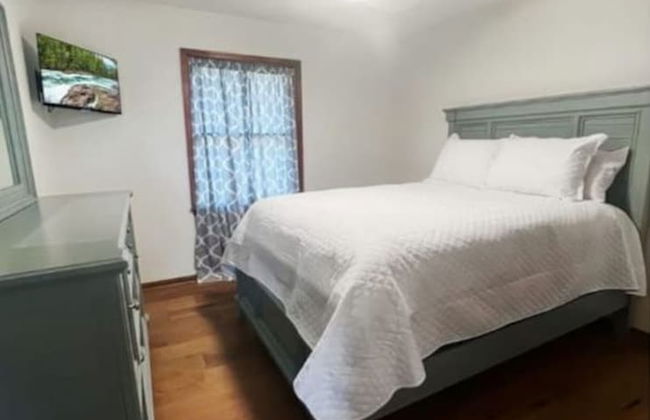 Cozy and Comfy with Lake Access - Photo 3