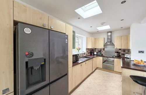 Bassetts House - Spacious! - Sleeps 7 - Close to PRUH Hospital - Free Parking - Photo 11