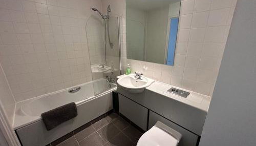 City Centre Free Secure Parking - Photo 5