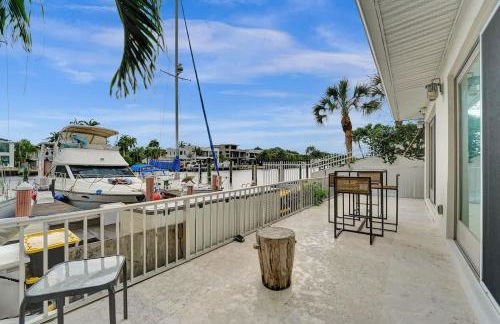 Beach Isles Modern 1BR Waterfront Apartment with Patio - Foto 44