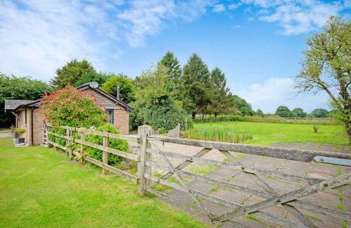 Croft Lodge Country Escape - Photo 12