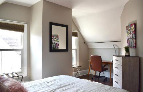 Urban Oasis 4BR Industrial Apartment - Foto 2