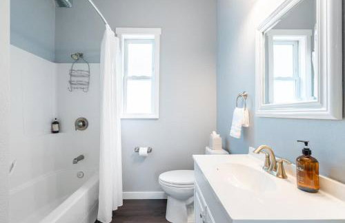 Fremont Bungalow with Backyard View Seattle - Photo 21