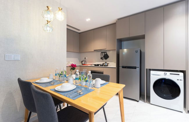 Moonway Luxury Suites At Eaton Residence - Photo 47