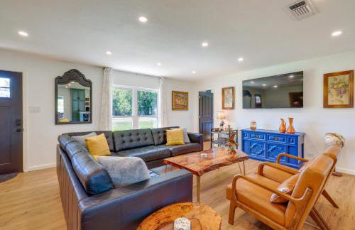 BBQ Ready and Fire Pit Chic Johnson City Home - Foto 5