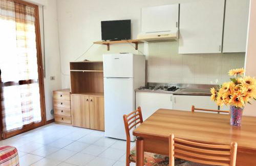 IssTravel, Holiday Homes in Marina di Bibbona from 400 to 900 meters from the sea, apartments 6 beds with private outdoor area - Foto 11