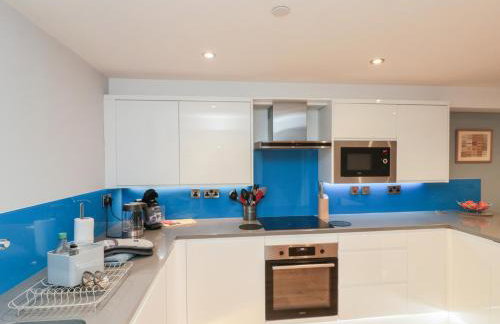 Blue Peter Engine Shed - Photo 11