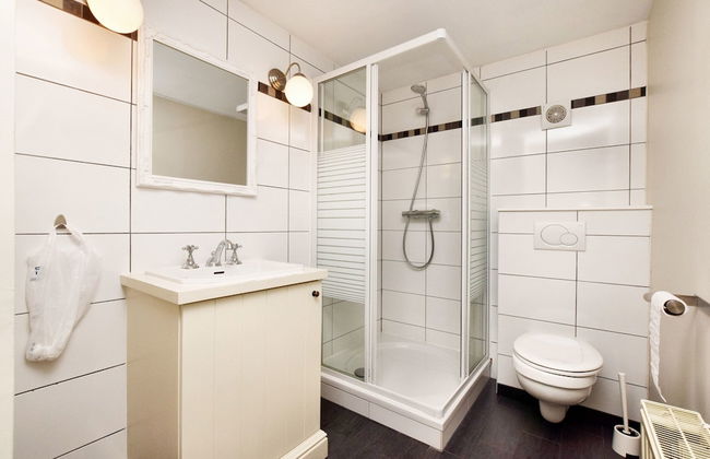 Fine Group House With Sauna Garden - Photo 32