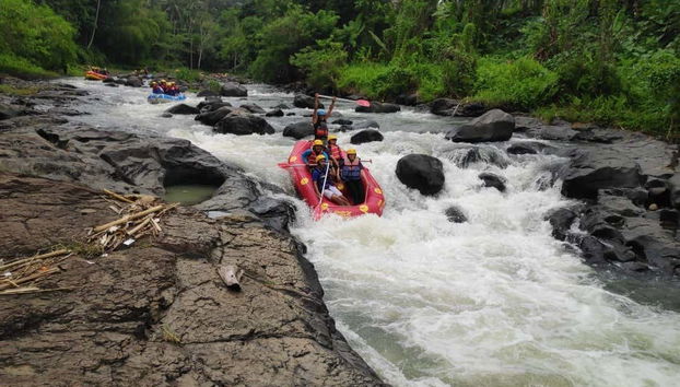 Encarando as correntezas do rio Jangkok