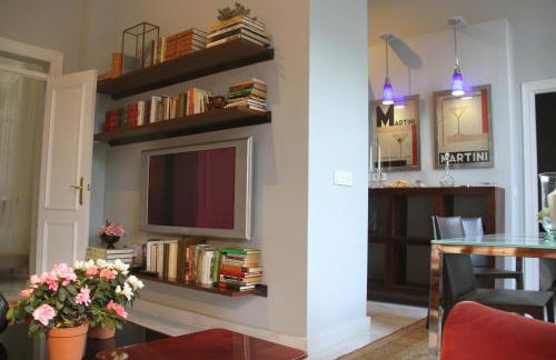Elegant 2 Bedroom Apartment in Historic 1882 Building Central Sevilla Private Parking & Country Club Access - Foto 12
