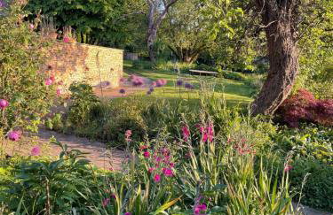 Masons Cottage, an Idyllic retreat in an area of outstanding beauty, close to Blenheim Palace, Oxford & The Cotswolds - Photo 1