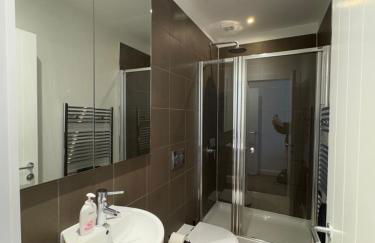 Central, modern and peaceful, lovely Cathedral views, two-bed apartment with 40" smart TV & free onsite parking - Foto 9