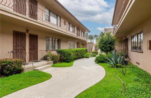 Boho 1-Bedroom BEACH Condo with Mid Size Parking, AC & Laundry - Walk 10min to BEACH! - Foto 27