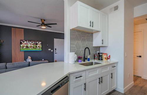 Amiable 2BD King Bed with Pool, Hot Tub, Gym, Parking - Foto 26