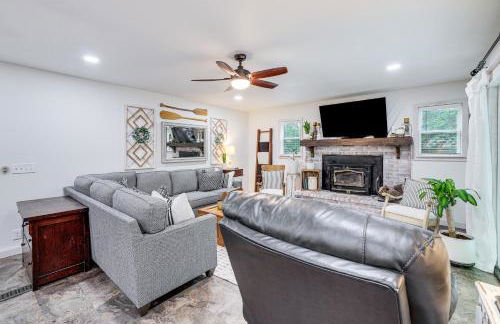 Beaver Lake Getaway with 2 Decks, Grill, and Views! - Foto 11