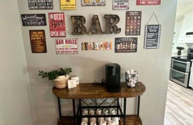 Enchanting Getaway: Farmhouse and Tiny House Duo - Foto 9