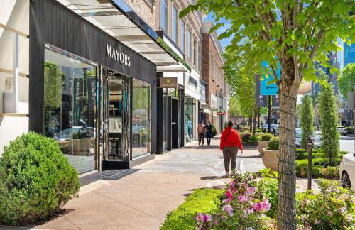 Stroll to Downtown Alpharetta AND Avalon Shops - Foto 45