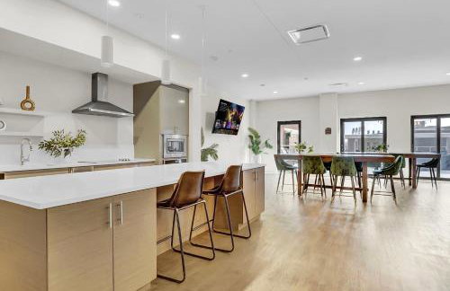 Luxury lofts, Downtown, Playhouse Sq, Near Stadium and Arena, Fire Pit, Rooftop deck, BBQ, Parking -fcfs, Close to EVERYTHIHNG! - Foto 22