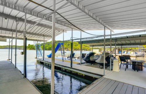 Lake of the Ozarks Home with Dock and Water Slide - Foto 24