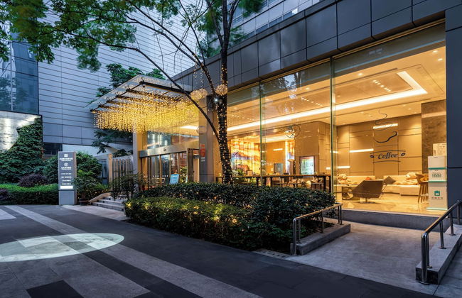 Cheng Du Wifc Suites -YYC Preferred - Photo 2