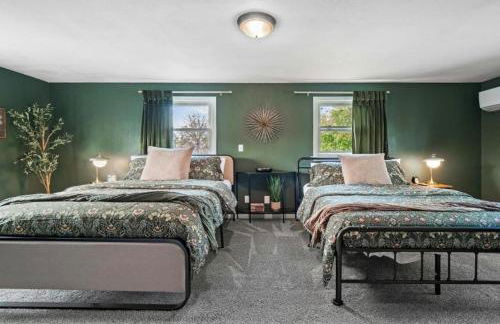 Spacious 4 Bedroom Sleeps 10 with Sauna and Hot Tub - Foto 2