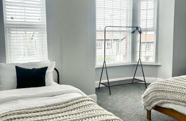 Large 5-Bedroom House in Salford-Free Parking-Sleeps 10 - Foto 12