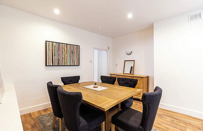 Charming Kensington Apartment - Photo 23