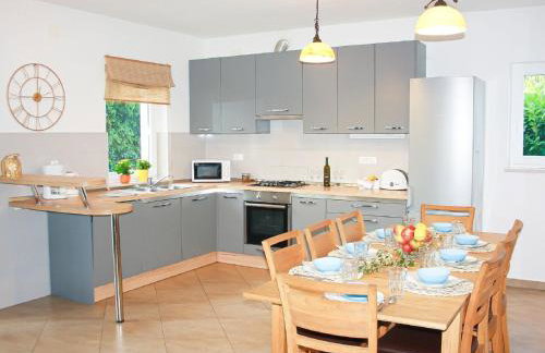 Adorable Villa With Pool & Covered Terrace Surrounded by Nauture - Photo 8