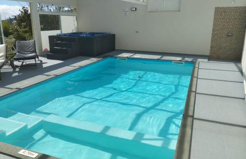 Casa da Relva com Piscina Aquecida Interna - Foto 18