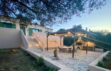 Family D 3 bedroom house with BBQ&Patio in huge estate! - Photo 27