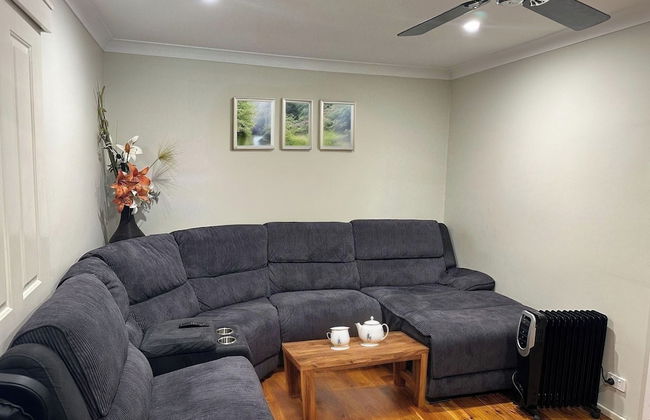 Cheerful 4 Bedroom with free Parking - Foto 10