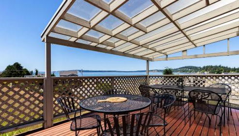 Private Beach Access + Water Views! Sleeps 18, Historic 6bdr Farmhouse w/ Deck - Foto 3, Other