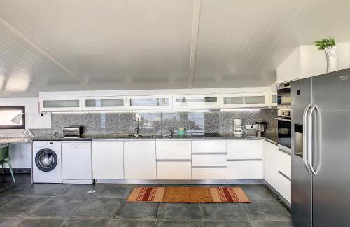 On the Wave by LovelyStay - Photo 10