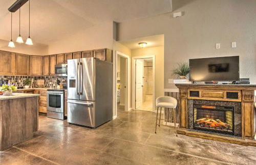 St Charles Hilltop Mansion with Mod Interior! - Foto 10