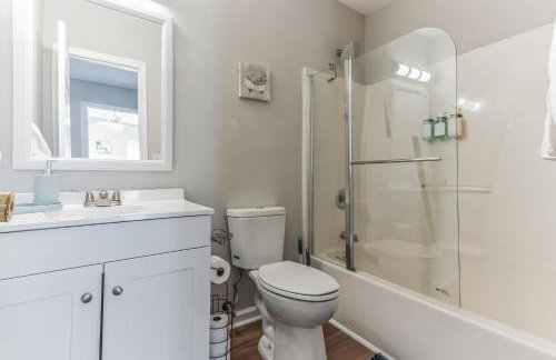 Country Haven - Hot Tub & Pool! Game Room, King Beds, Mins 2 dwtn - Foto 34