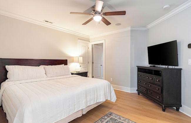 Lakefront 6bdr, Priv Dock, Game Room, Firepit Jake's Lake House by Avantstay - Foto 71