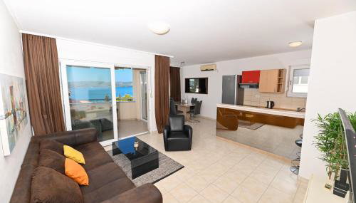 Apartment With Breathtaking sea View - Photo 2