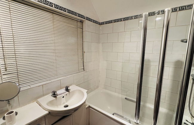 Spacious 4 Bedroom House in St Albans - Foto 8