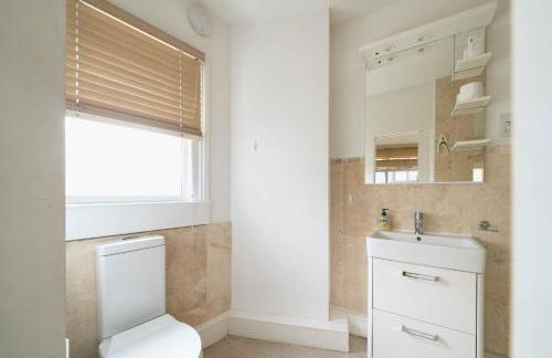 Look No Further The Stable Block in Beautiful Beaufort House 2 Bedrooms - Photo 14