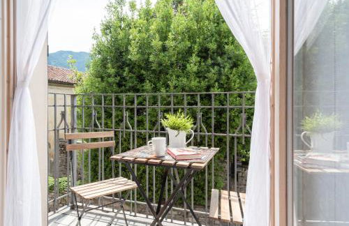 GuestHost - Lake Como Studio with Balcony & Parking! - Foto 13