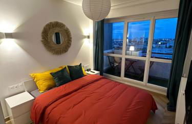 PARIS PANTIN Magnifique Appartement 4 pièces de 108m2 avec 2 PARKING intérieur - très cosy pour 1 à 12 personnes - Entièrement refait à neuf ENTIRE APARTMENT LUXURIOUS AND WARM - PANTIN PARIS 19 ème FREE WIFI GRATUIT - Foto 1