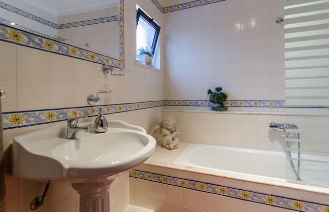 Villa V5 With Private Pool - Photo 27