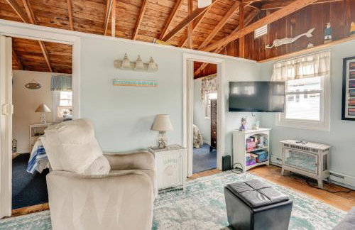 Rockport Cottage with Patio - Steps to Beach! - Foto 4