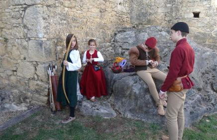 Au Pied du CHÂTEAU - 5 à 11 personnes - Baignade-canoë-piste cyclable à 100 m - Foto 63