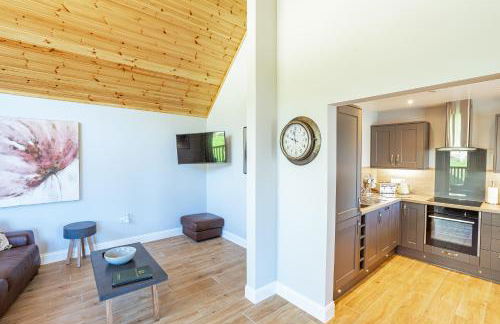 Kestrel Lodge 6 with Hot Tub - Photo 11