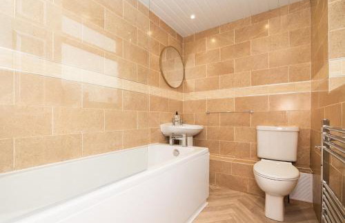 4Bed-House-2Bath-Free Parking-by Holiday Homes - Foto 2