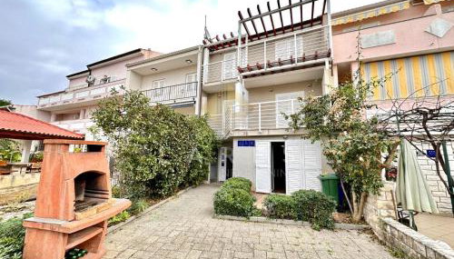 Apartments studio Vukman Novalja - Foto 2, Garden